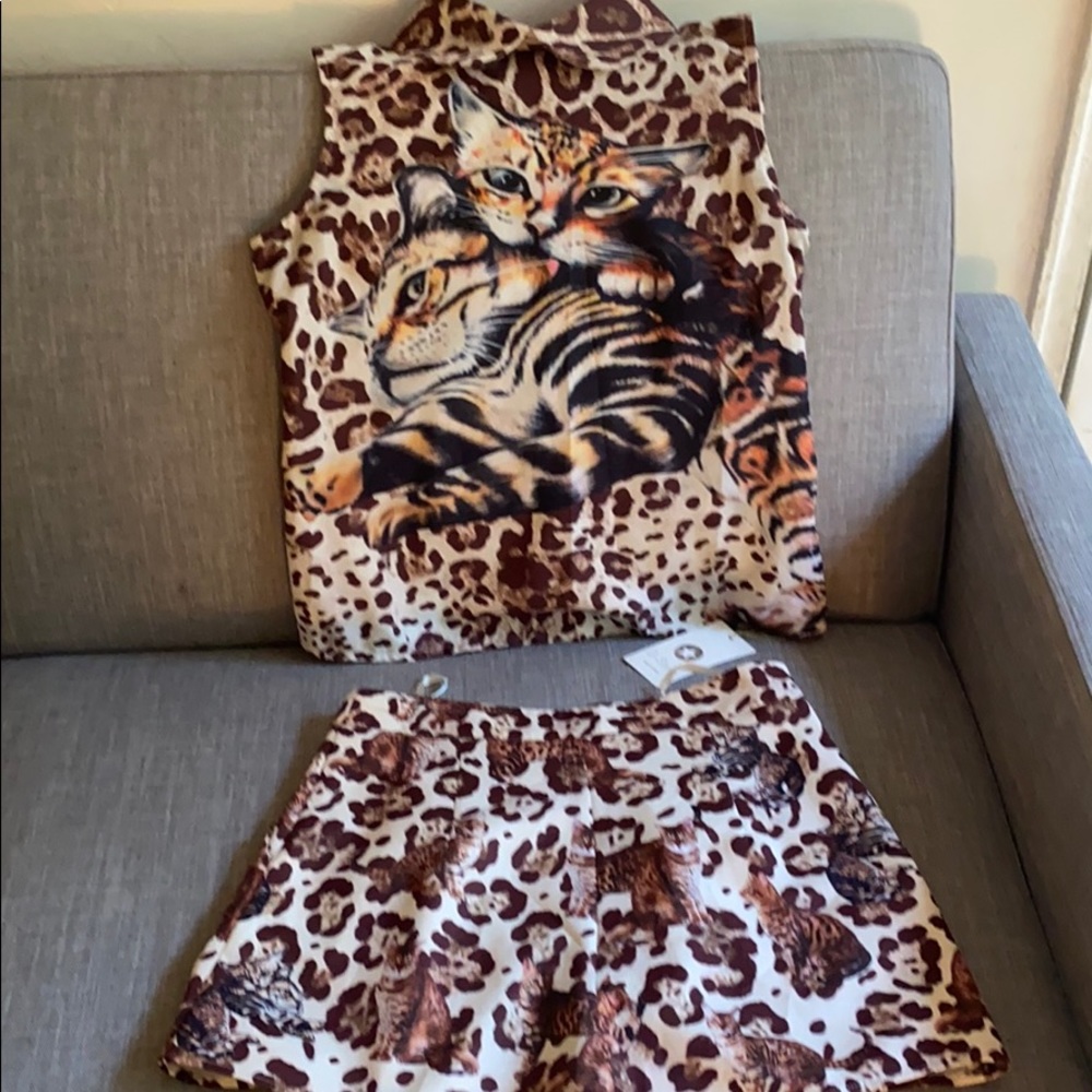 If you love print & cats this is for you! NWT 🤎